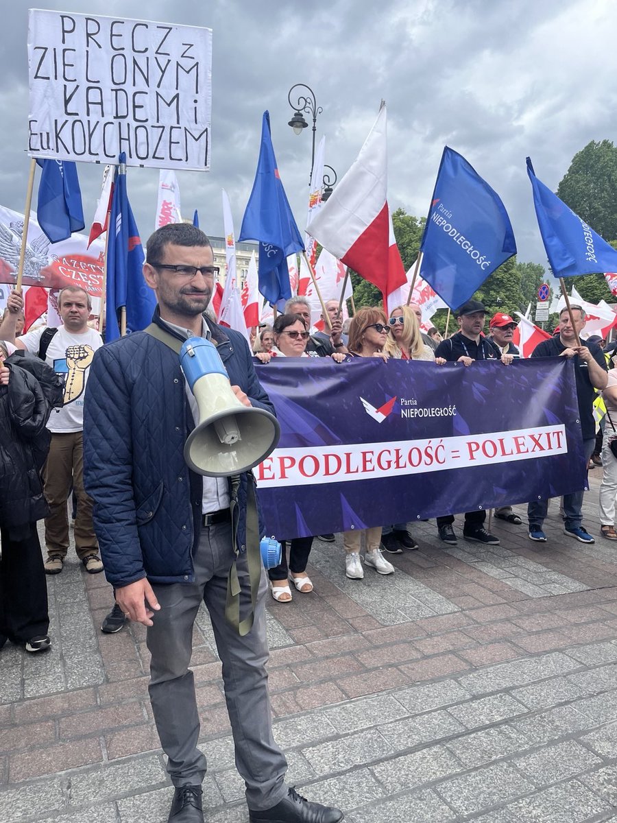W Warszawie trwa protest przeciwko „zielonej” polityce Uni Europejskiej. #PolExit #StopTotalitaryzmom @NIEPODLEGLOSC_