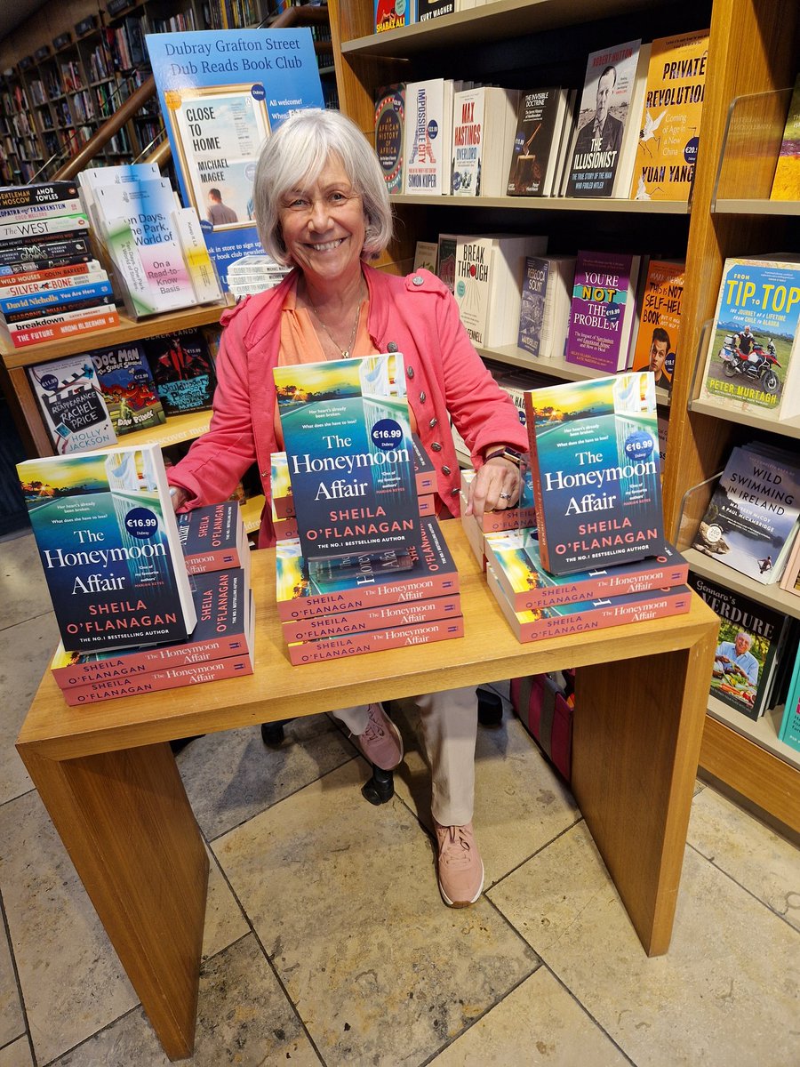 Super window display in @DubrayBooks Grafton Street for Sheila's new novel ##TheHoneymoonAffair 
Many thanks to Karen & Iman for the signing table and chair... and the warm welcome 
@sheilaoflanagan 
@headlinepg