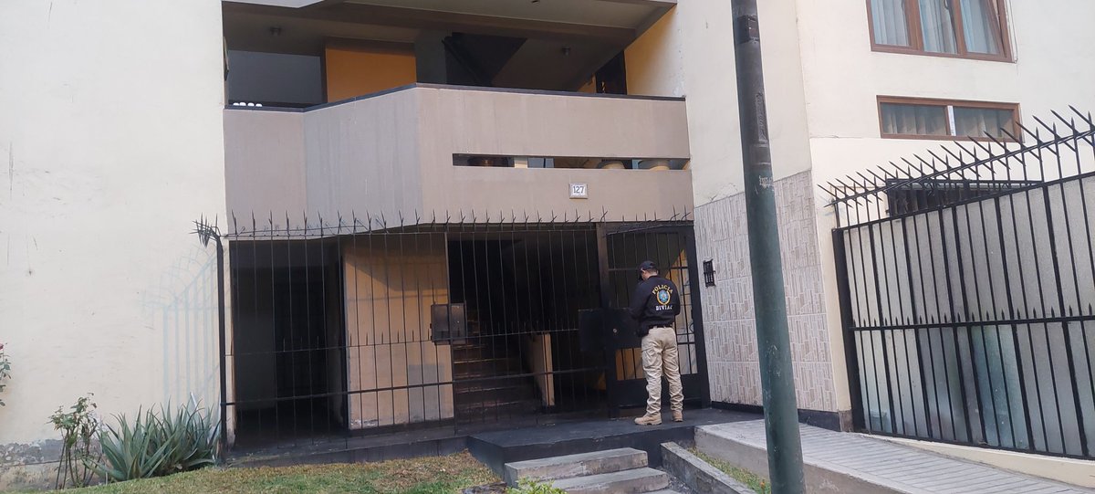 PuntoFinalOf's tweet photo. #URGENTE EFICCOP ejecuta la orden detención contra el hermano de la presidenta de la República, Nicanor Boluarte Zegarra, y otras 19 personas en este operativo realizado por la DIVIAC y Fiscalía. Más información en @Latina_Noticias #Matinal https://t.co/AN2OZjuBBG