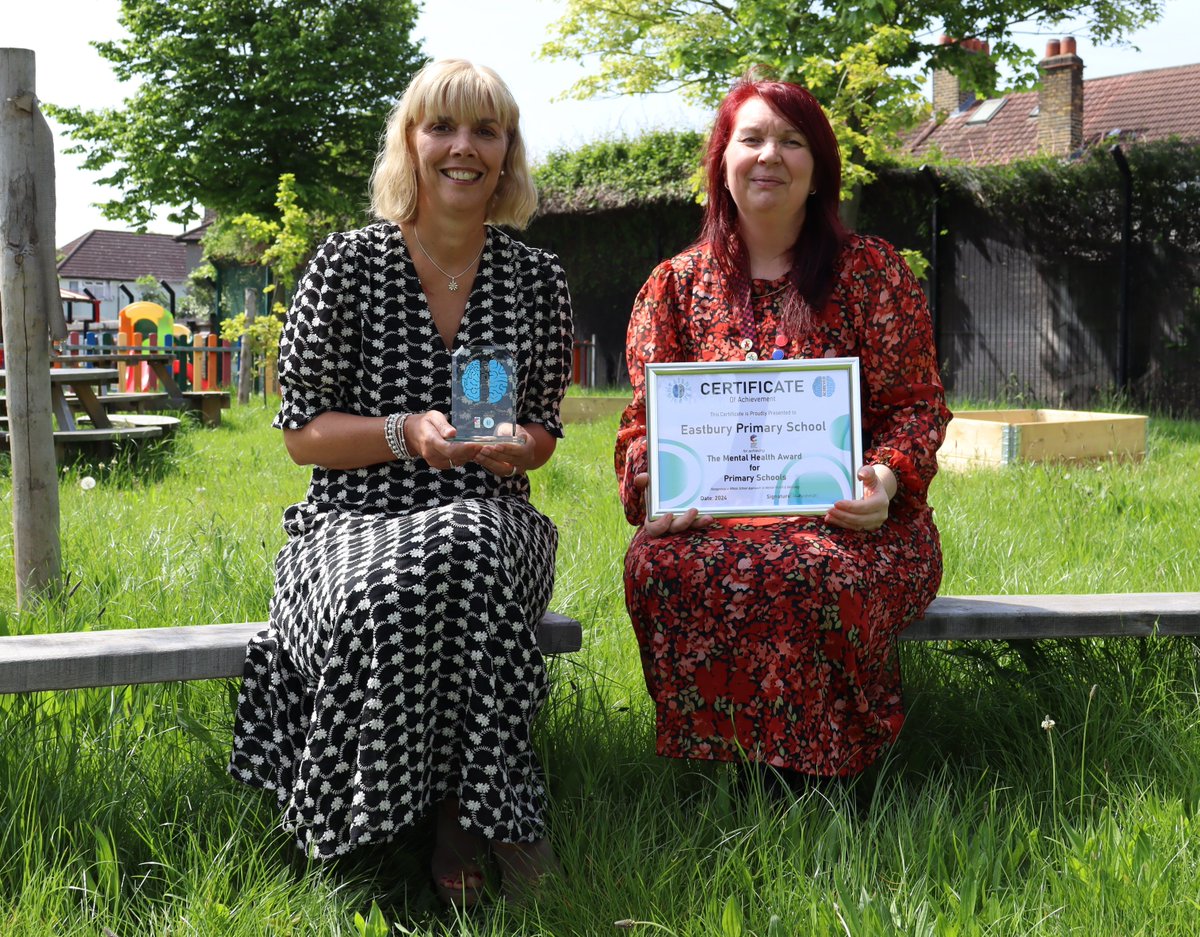 🏫 Does your #PrimarySchool have a wide range of #MentalHealth initiatives ⁉️

@eastburyprimary sure do!!! 🧠

They are celebrating their #MentalHealth #Award for #PrimarySchools #Accreditation 🏆

Request a brochure for your school 👇

mhawards@healthyminduk.co.uk