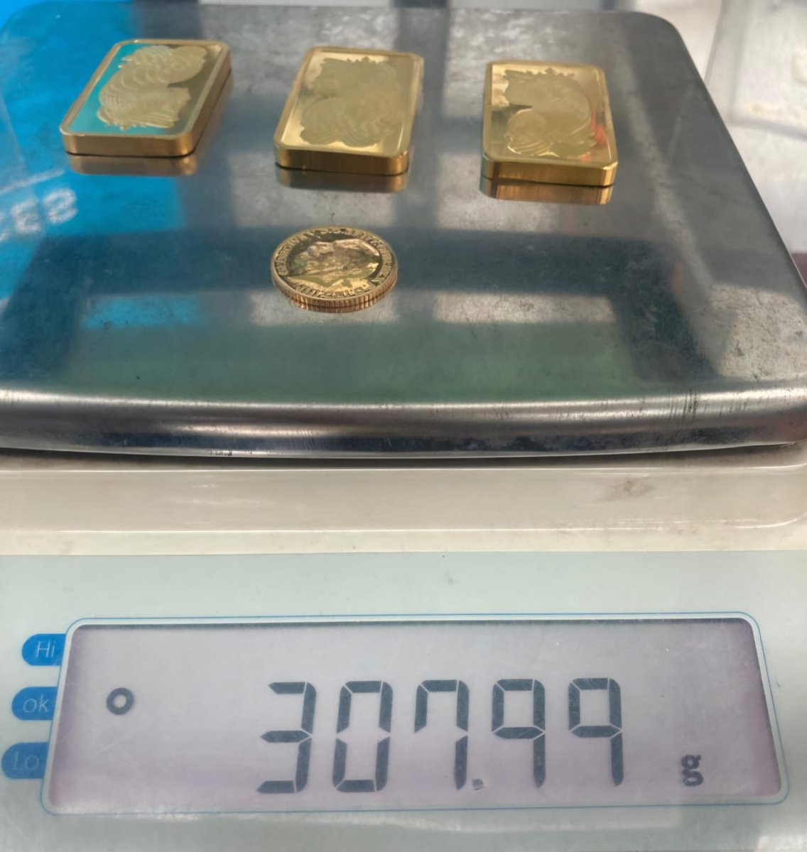 Customs TVM Zone stopped 13 gold smuggling attempts this week, seizing 7.6 kgs gold worth Rs. 5.3 Crs. Cigarettes worth Rs.14.5L, Currency worth 16L, Drones worth 5L and Poppy seeds worth Rs. 0.6L were also seized in separate incidents. #IndianCustomsAtWork @cbic_india @PIB_India