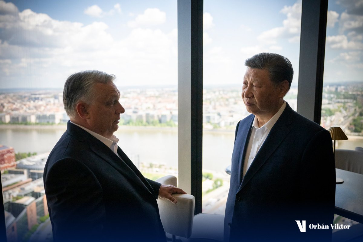 President #Xi concludes his 3-day state visit to #Hungary today. We agreed in 2009 in #Beijing, when President Xi was vice-president and I was leader of the Hungarian opposition to strengthen Hungarian-Chinese relations. 15 years later, we signed 18 agreements, held over a dozen
