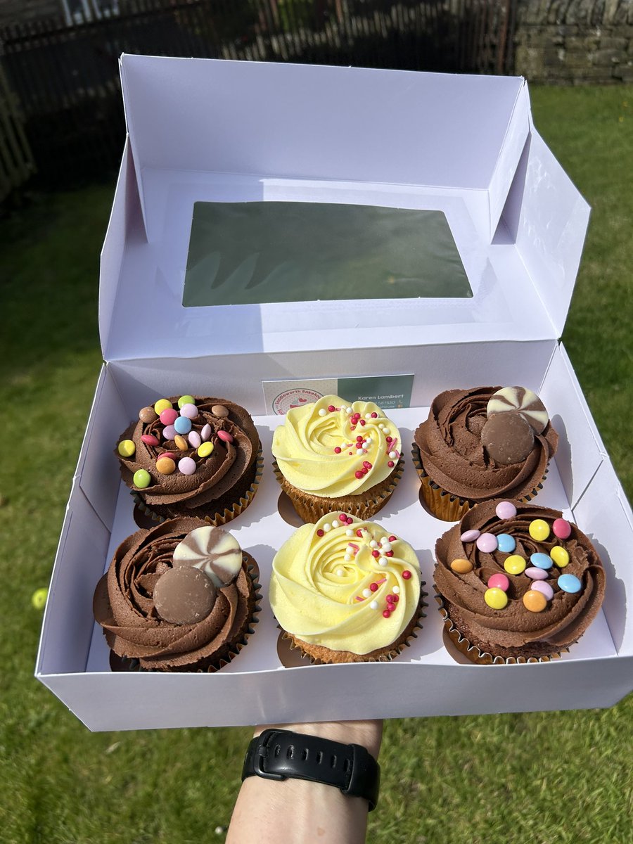 Happy Friday!🧁☀️ #happyfriday #cupcakes #baking #saddleworth #oldham