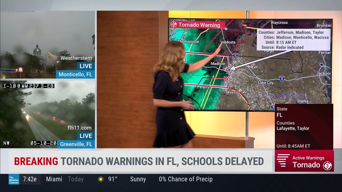 The tornado warning continues to expand east of Tallahassee and heads towards Lake City and Jacksonville. @StephanieAbrams shows some of those warnings extend up into GA too. Dangerous morning.