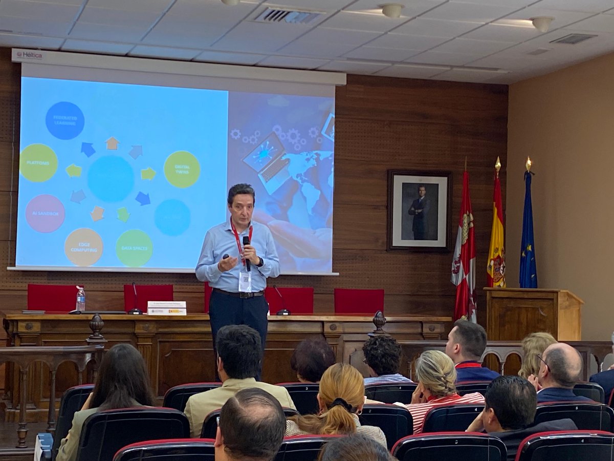 Gracias a @Negueda_Usal por invitarme a formar parte del congreso 'Repensando el elemento tecnológico en clave de igualdad: hacia el humanismo digital'. En mi ponencia hablé sobre la IA generativa como puente para atraer mujeres a las carreras STEM. ✍️ corchado.net/2024/05/10/la-…