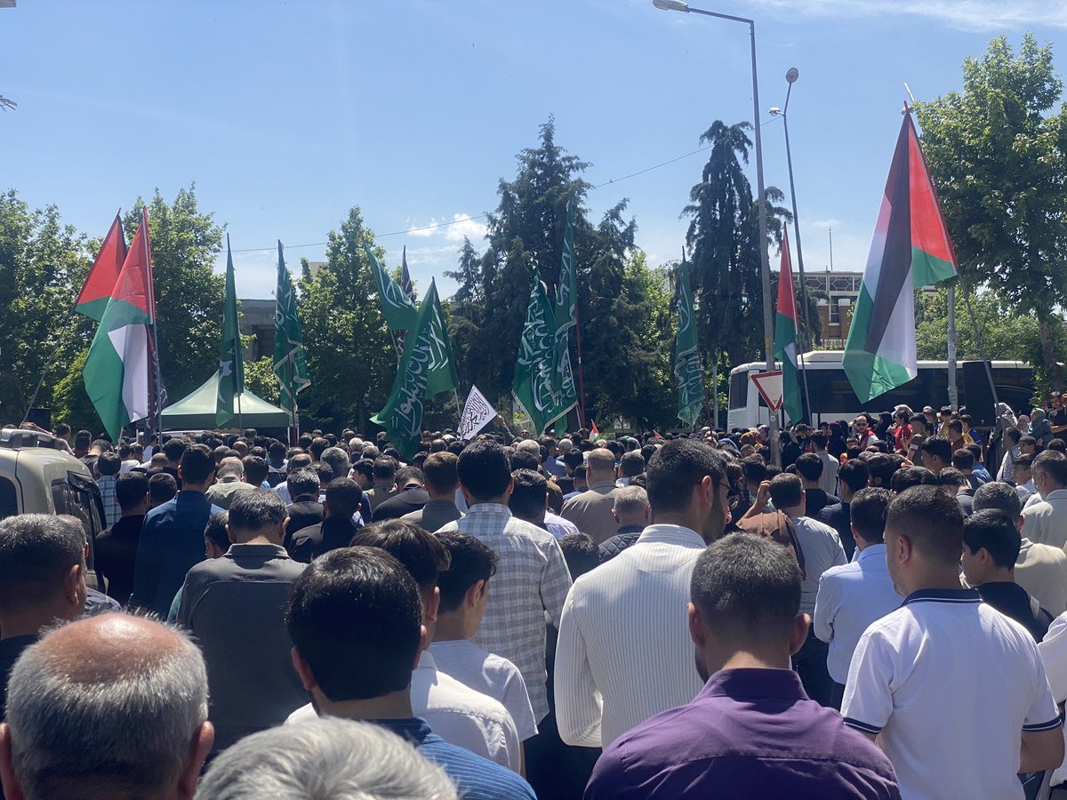 Seydalarımız ve talebelerimiz Cuma Namazı sonrası Peygamber Sevdalıları Vakfı tarafından düzenlenen “Aksa Tufanına Destek” programına katılım sağladı.