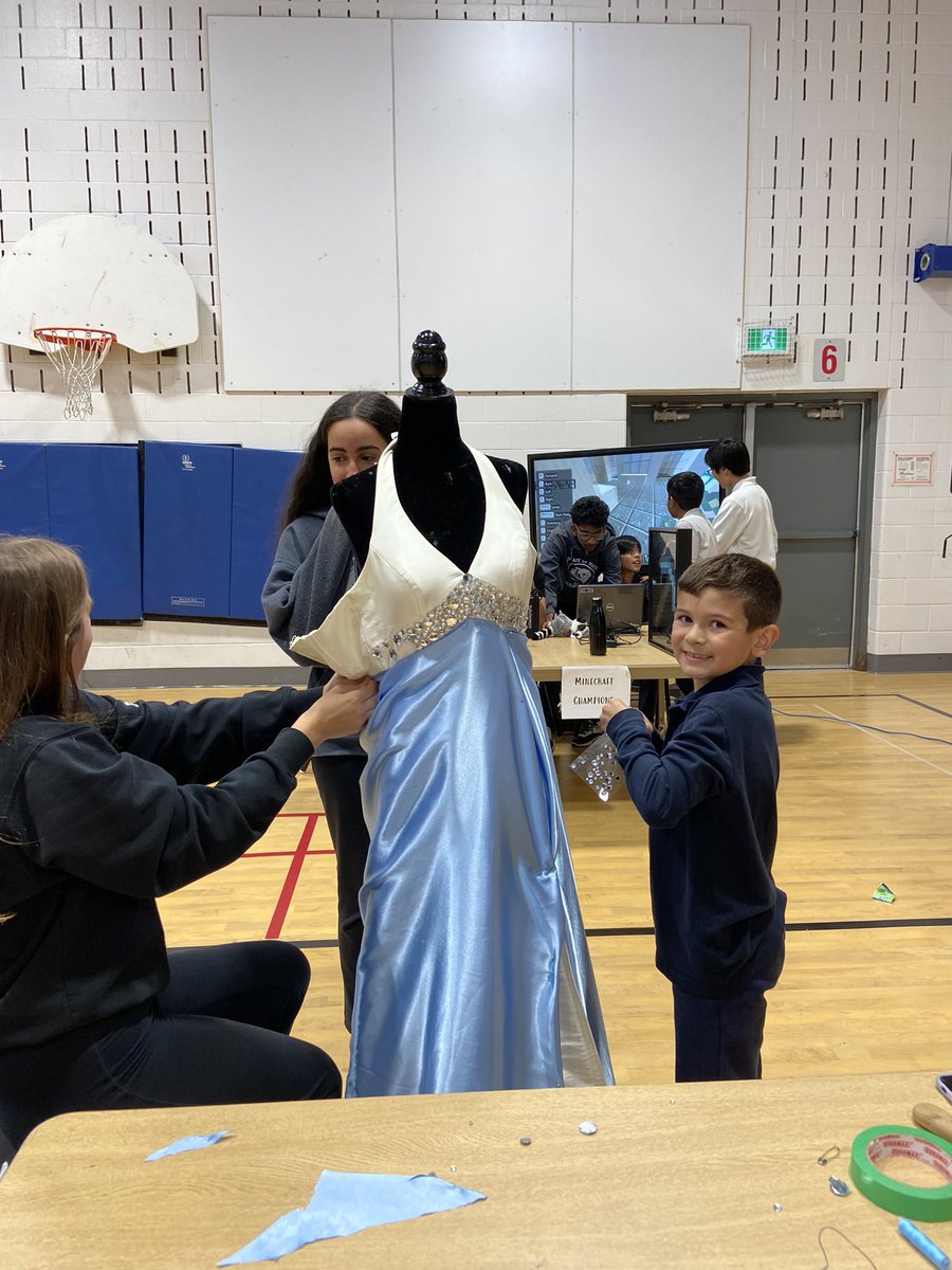 My favourite 📸 from yesterday’s @OLVMWolverines STEAM showcase. Our small & mighty school is driven by the leadership of our incredible staff, but also the dedication of our student leaders. Inspiring the next gen of creative innovators at OLV in action! @hcdsbsteam @HCDSB