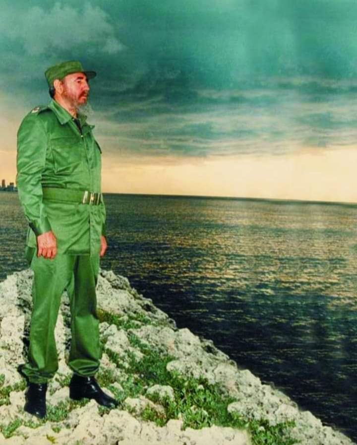 ' Antes que todo somos Cubanos, antes que todo tenemos que defender lo que tenemos y antes que todo tenemos que forjar nuestro proprio destino.' Fidel Castro Ruz 16 de Marzo de 1959 A la patria manos y corazon ❤🇨🇺 Yo me muero como vivi 🇨🇺🇨🇺 #FidelPorSiempre #CubaEsAmor