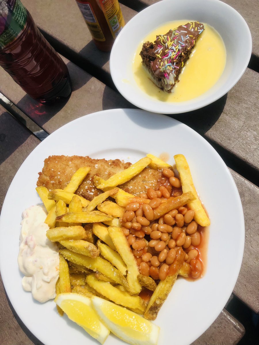 ChotaiReena's tweet image. Working lunch in the sun 🌞Not bad for £2.65 #Exams #Invigilator #TA #SEN