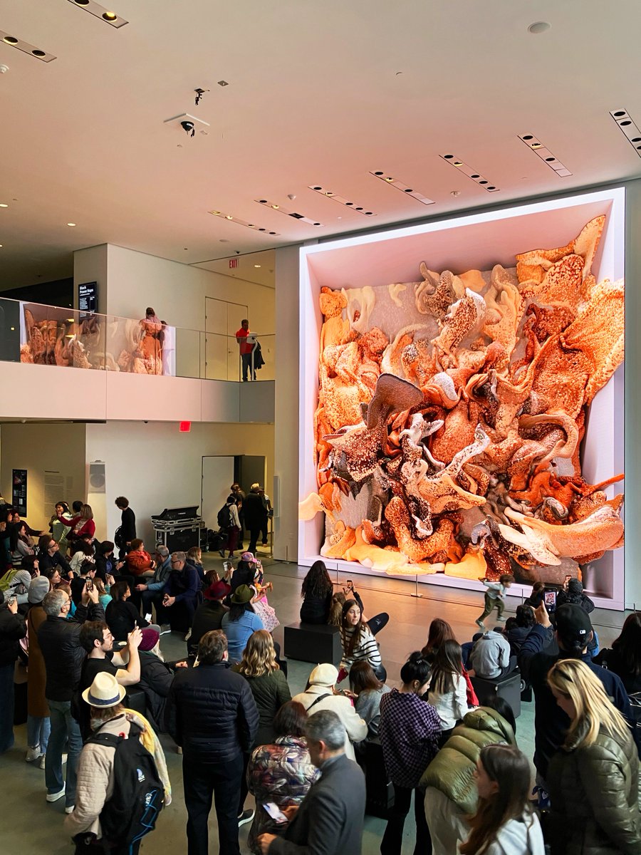 pablorfraile's tweet image. Physical events are incredibly powerful for spreading the digital art ecosystem. They offer a unique opportunity for participants to engage in shared human experiences, which are crucial for the growth of the digital art ecosystem. Beyond just showcasing artwork, these gatherings…