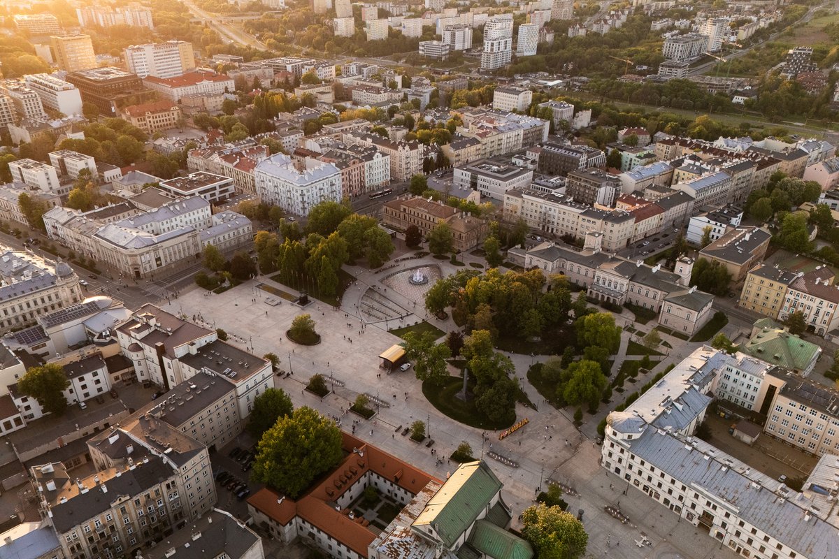 Ponad 2 mln zł sfinansuje kolejne 21 projektów w ramach starań #Lublin.a o tytuł #ESK2029. To wydarzenia cykliczne jak #UrbanHighlineFestival, ale także #BDProjects z muralem, mozaiką i instalacją artystyczną, a także inne projekty do 2026 r. ✅lublin.eu/kultura/inform… #Lublin2029