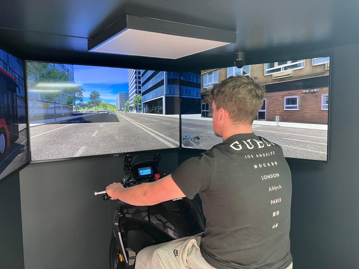 This unique @VisionZeroSW motorcycle simulator give us the ability to deliver real time simulation training to our younger riders. A fantastic way get our messages across & advise on enhanced rider training and safety PPE @NewRiderHub @Road_Safety_GB @RCROfficers
