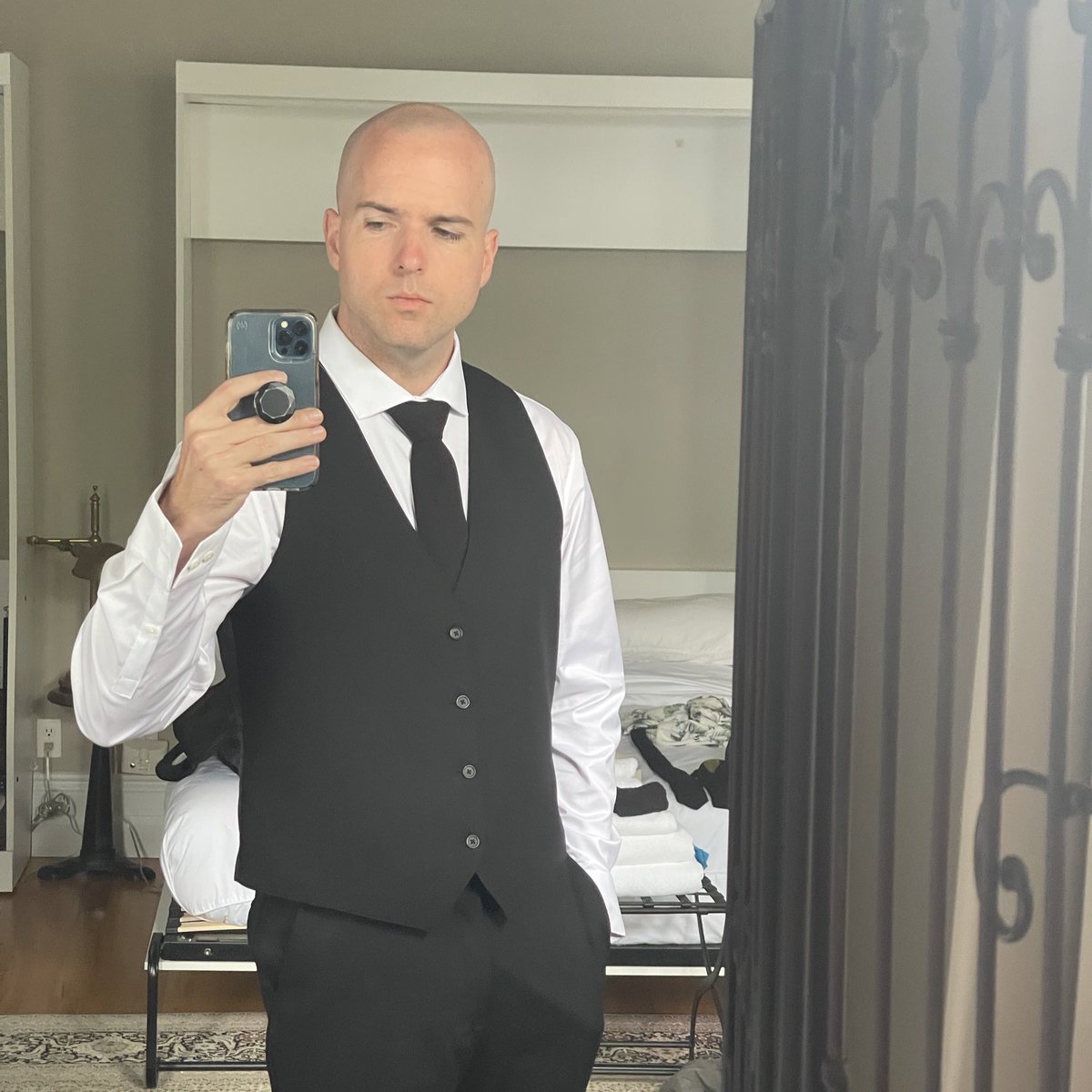 FitMCAlt's tweet photo. The CEO of Minecraft roleplaying enjoying his time in Canada https://t.co/TllW5NtLVL