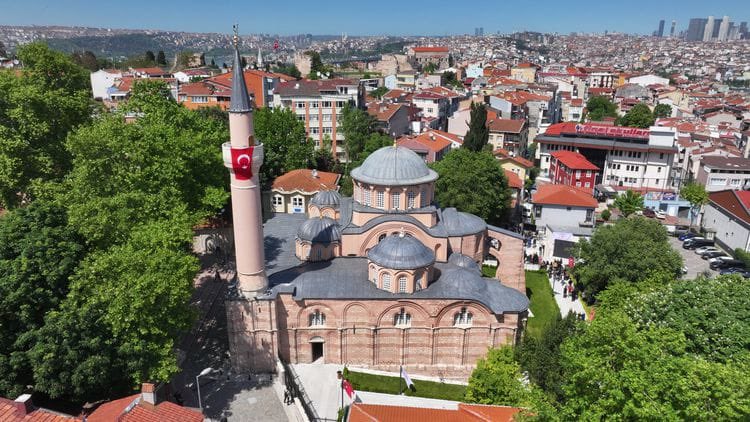 İstanbul Fatih'te fethin sembollerinden biri olarak varlığını koruyan 'Atik Ali Paşa' ya da 'Kariye Cami' adıyla bilinen cami 79 yıl sonra restore edilerek ibadete açıldı. Yunanistan Dışişleri Bakanlığı konuyla ilgili; 'Kışkırtma ve anıtların evrensel karakterine aykırı…