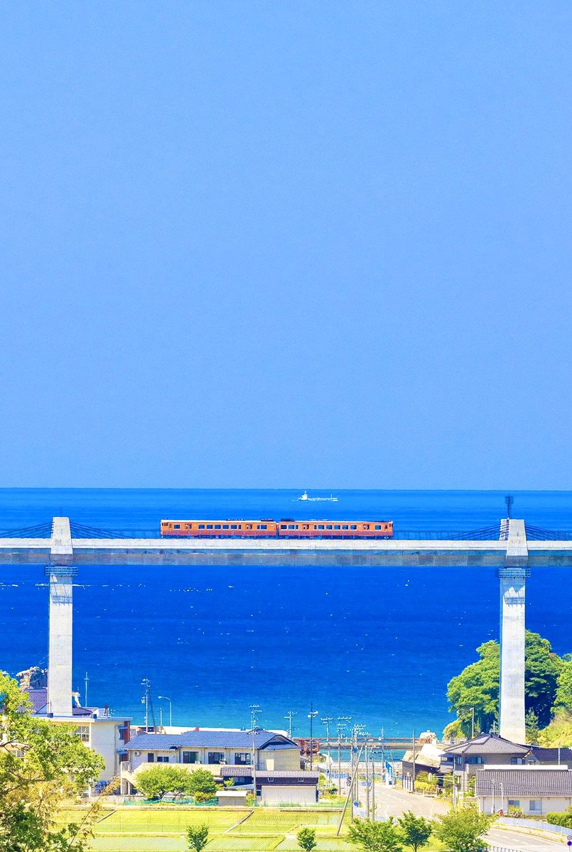 海の上を走る橋梁。 これも山陰本線のポテンシャルの高さよ。 #兵庫県 #餘部橋梁 #山陰本線