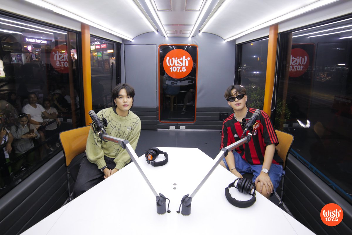 On their Wish Bus return this evening, sibling duo @Ysanygo rendered their latest feel-good single, 'Sunny When I'm With You,' featuring Thai R&B duo Purplecat. Ysanygo also performed their other song, 'Good Night!,' while Purplecat showcased their track, 'Potato Tomato.'