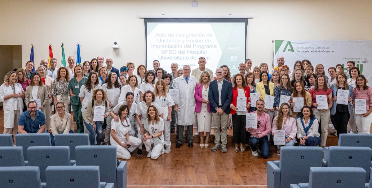 🏥 Profesionales del Hospital de Jaén recogen hoy el reconocimiento por su excelencia en cuidado. La delegada de @saludand, @eggonzalez78, destaca el “elevado grado de implicación en la mejora constante” de estos sanitarios.