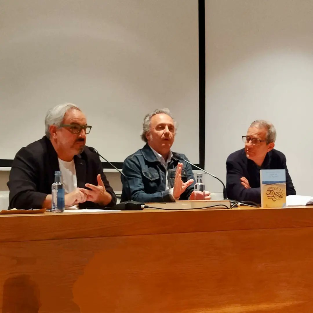 Imaxes da luminosa presentación de "¿Qué es el Islam? de <a href="/emilio_ferrin/">Emilio González Ferrín</a> na <a href="/FundLuisSeoane/">Fundación Luis Seoane</a>. Acudiu un numeroso público, esgotáronse os libros, reencontráronse vellos amigos... Que máis se pode pedir?
<a href="/javierpintor/">javierpintor</a> <a href="/JosMiguelAndrad/">José Miguel Andrade</a>