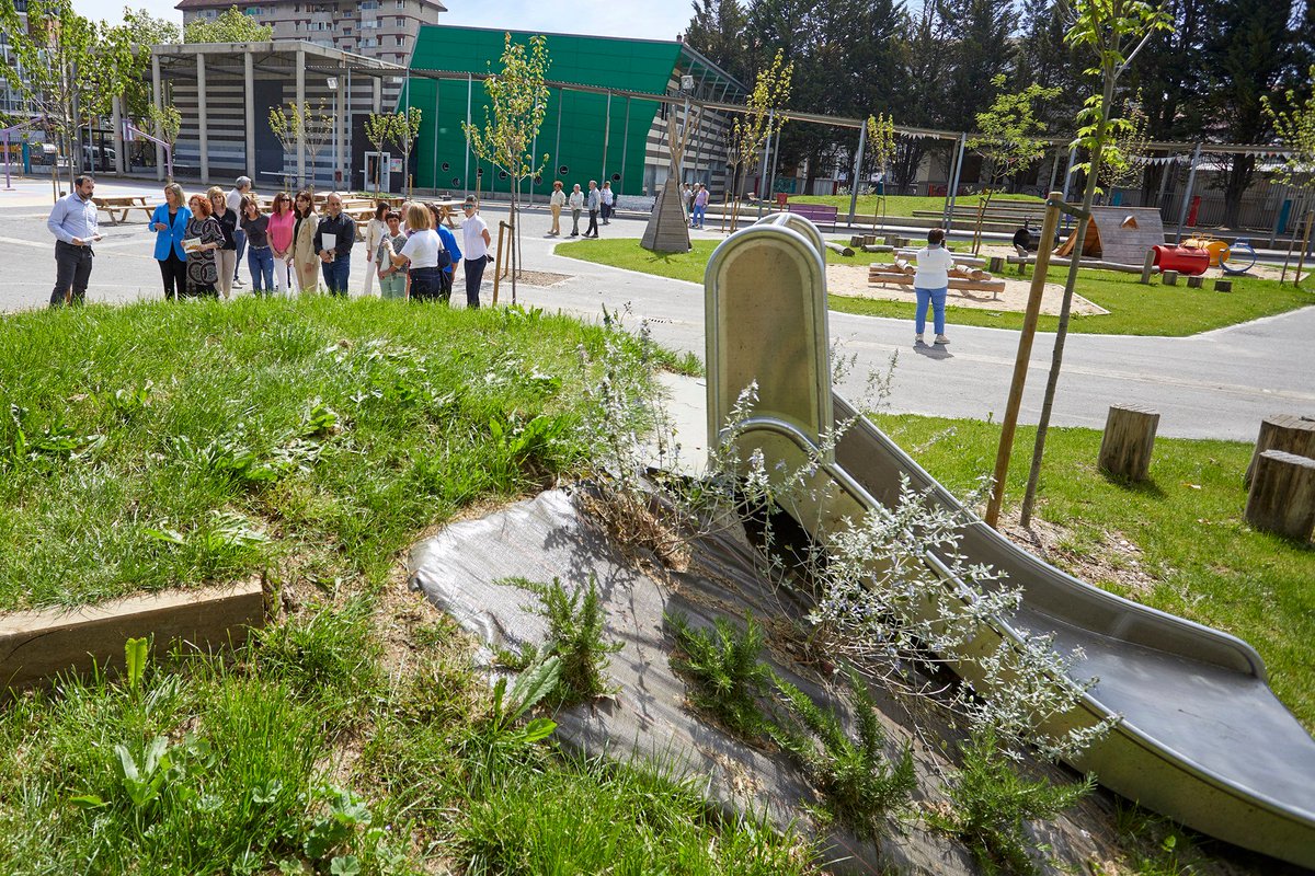 🏫🛝🌱Odon Apraiz ikastolak naturalizatutako jolastokia estreinatu du.
🔗v-g.eus/4bh2FxJ

🏫🛝🌱La ikastola Odón de Apraiz estrena su patio naturalizado.
🔗v-g.eus/3ylV4ze

#VitoriaGasteiz #Gasteiz