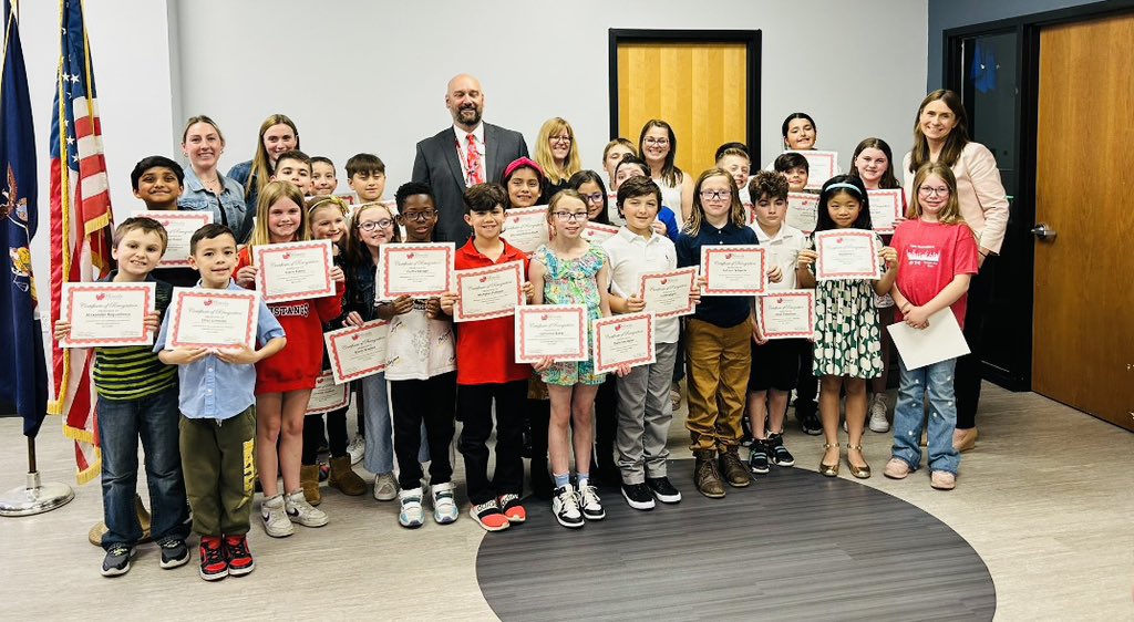#MineolaProud to recognize our @Jackson_Ave @firstlegoleague teams @MineolaUFSD Board of Ed meeting! So proud of their commitment and dedication!