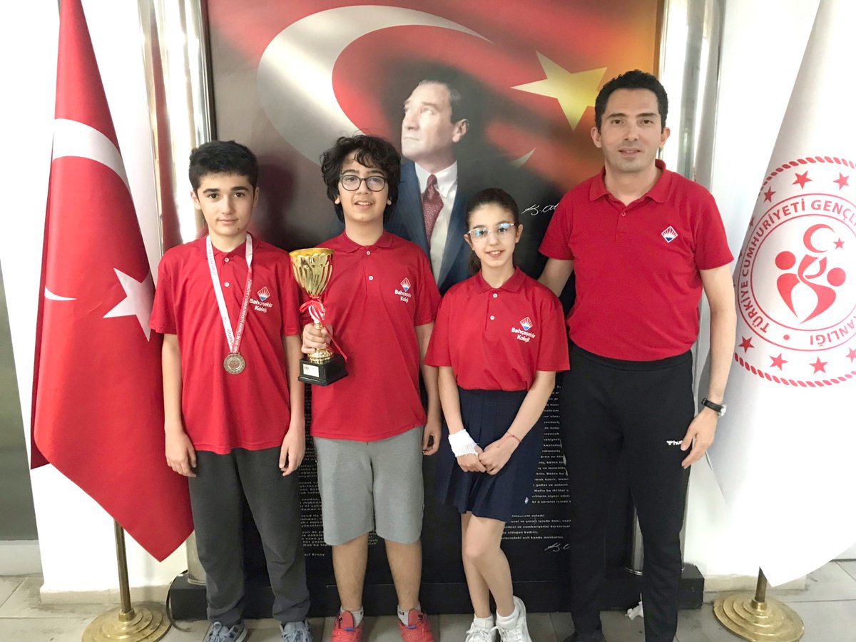 Milli Eğitim Bakanlığı, Gençlik ve Spor Bakanlığı tarafından 8-9 Mayıs 2024 tarihinde Muğla’da düzenlenen 'Mavi Yeşil Okullar Satranç Turnuvası' il finallerinde, 14 yaş altı kategorisinde Doru Sevgen Muğla 1.si, Mehmet Efe Al Muğla 5.si, 12…