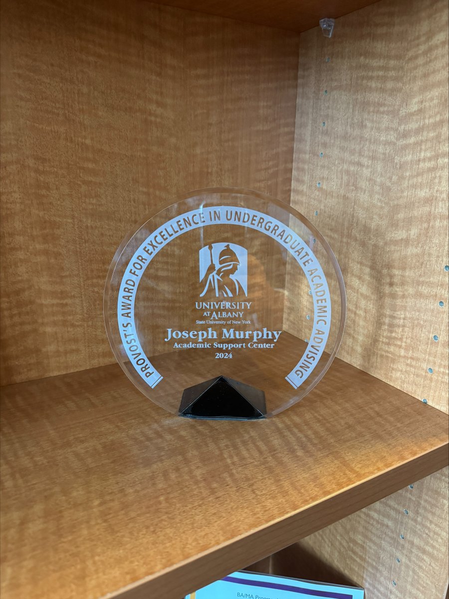 Congratulations again to COM/JRL academic advisor, Joe Murphy, on receiving the 2024 Provost's Award for Excellence in Undergraduate Academic Advising! 📷 with the COM Director of Undergraduate Studies Dr. Patricia Gettings 🎉🥳 <a href="/ualbany/">University at Albany</a> @ualbanyadvising  #ualbany