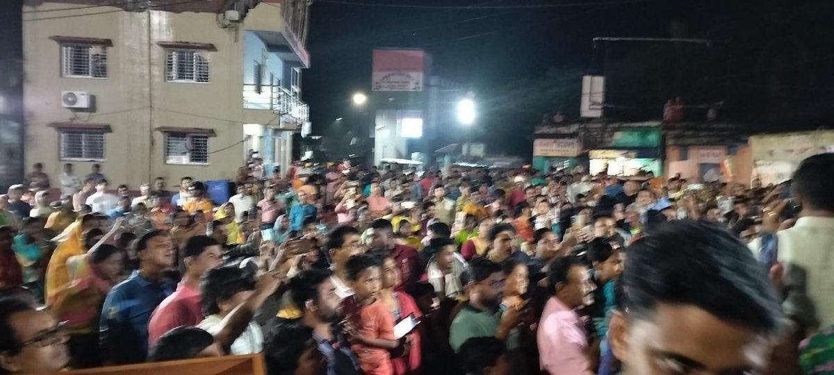 Our next was a jam packed 'Public Meeting' at Ukhra, Asansol. The venue had throngs of people, who had come for us. Here #KarulMondal #KaushikMondal important leaders & workers #TMC joined in. A productive day! Joi Bangla! Jai Hind! @YashwantSinha @Prithvrj @MamataOfficial…