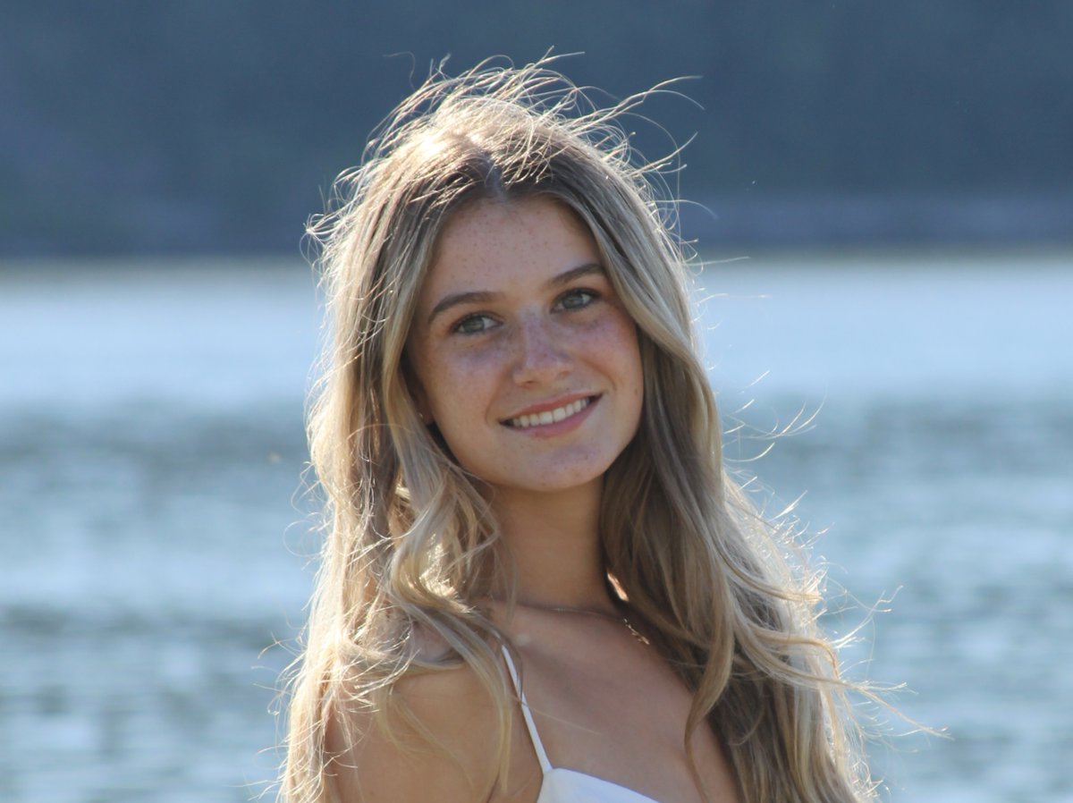 This year’s Richard W. Wilkie Award for the Outstanding Undergraduate in Communication goes to Jessica Porco, a COM and HIS double-major ✨ Watch her recorded commencement address to our department’s senior class of 2024 youtu.be/orqKsEKXY20 Congratulations Jessica!!🎊 🎉