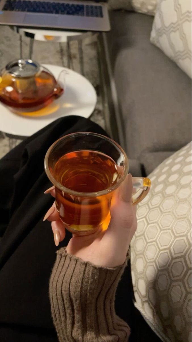 Emma_carl9's tweet image. Sip, savor, and soothe your soul with every delightful drop. 🍵✨ #TeaTimeMagic