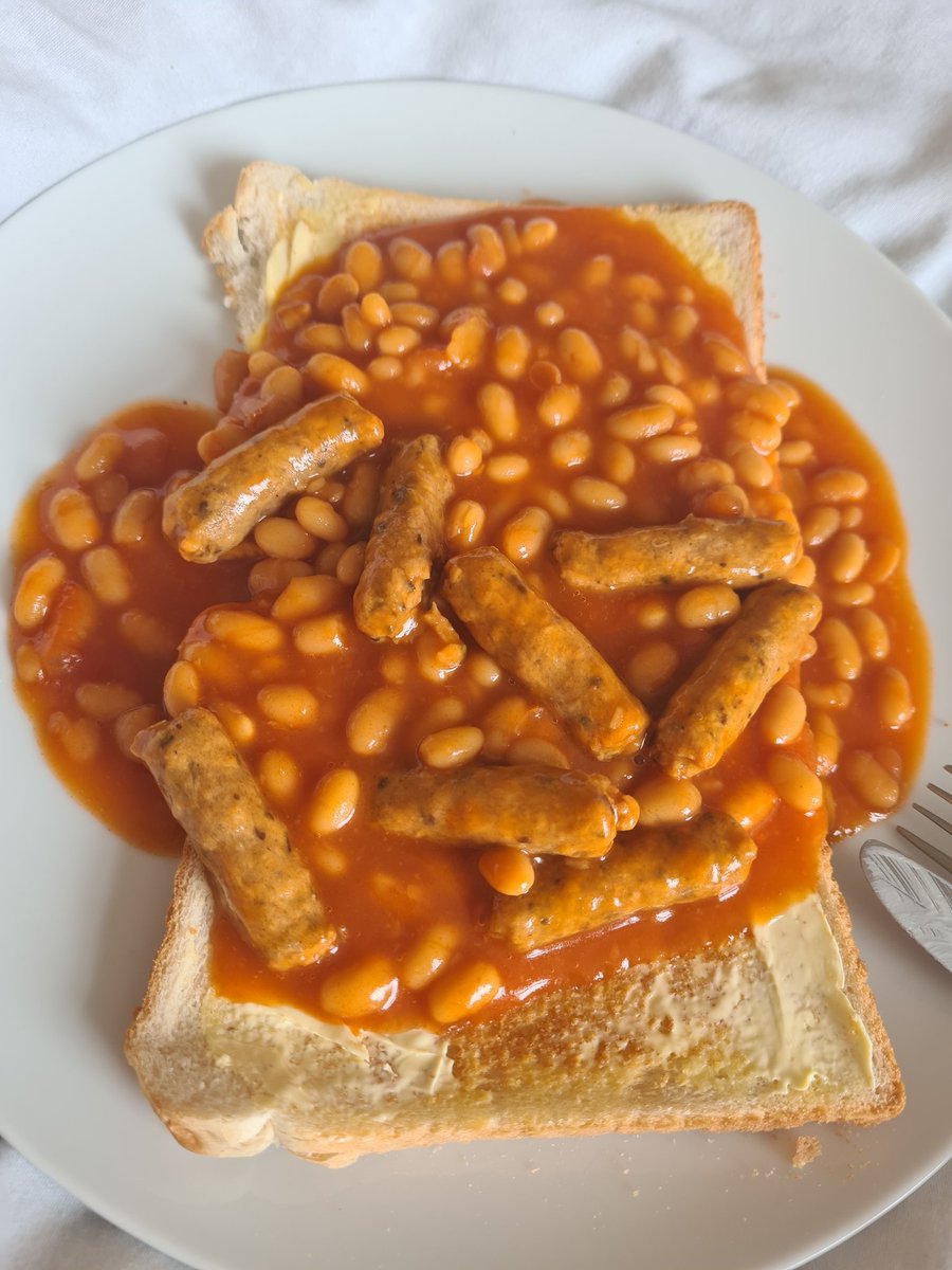 Oh yesssss! All been snaffled now. @HeinzUK #vegan beans and sausages on toast for my tea! 😋