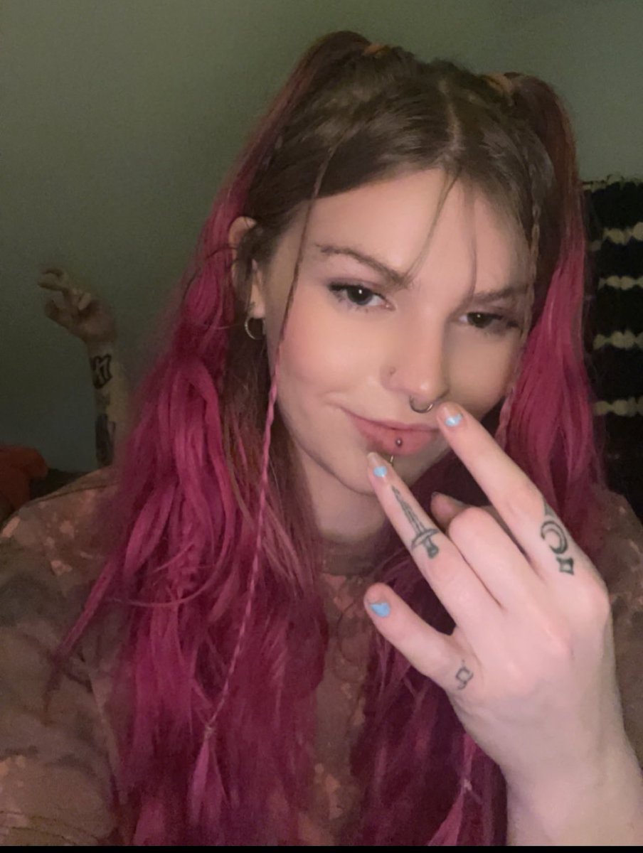 MistaFuccYou's tweet photo. Nigga my bm badder than any bitch you’ve ever been you’ve shared air with 😂 fuck uou an that Brownsville nigga my lil homies a beat the fuck out both you lame ass niggas 😂 your bitch ain even have her nails or brows done you should give her raunchy ass some paper to get em done 😭  mom was def hittin pipe an downing a few cans of king cobra when she was in the womb 
She so lame she wan be @perc30shortyy so bad