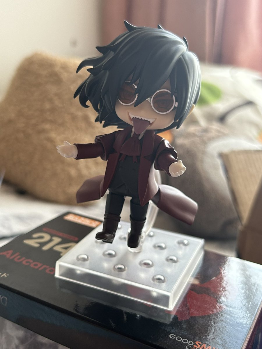 Ya llegó mi figuritaaaaaaa después de 10 meses de haberlo pedido lol. Es hermoso lo amo!!! mi akado ♥️✨

#Hellsingultimate #Alucard #AlucardNendroid #goodsmilecompany #Amazon #Figurine #Akado