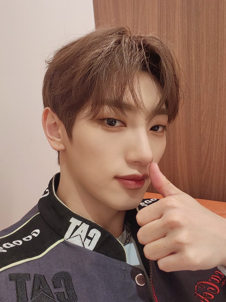 VannerOfficial's tweet photo. [#영광]

타이페이 VVS 덕분에 오늘도 즐겁고 재밌는 시간을 보냈습니다!!! 항상 멀리서도 응원해주셔서 감사하고 사랑합니다💙

#VANNER #배너 #YEONGGWANG https://t.co/Gemx7l8HIH