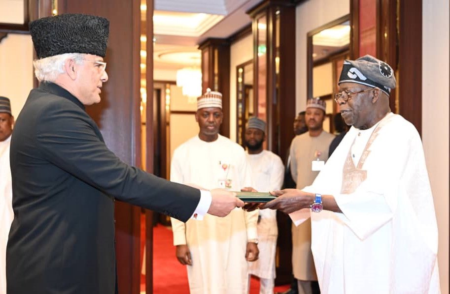 President Bola Ahmed Tinubu on Friday at Aso Villa received the letters of credence from three ambassadors. They are the ambassador of Greece, Athanasios Kotsonis, High Commissioner of Islamic Republic of Pakistan, Major General Sohail Ahmed Khan and Ambassador of the Arab…
