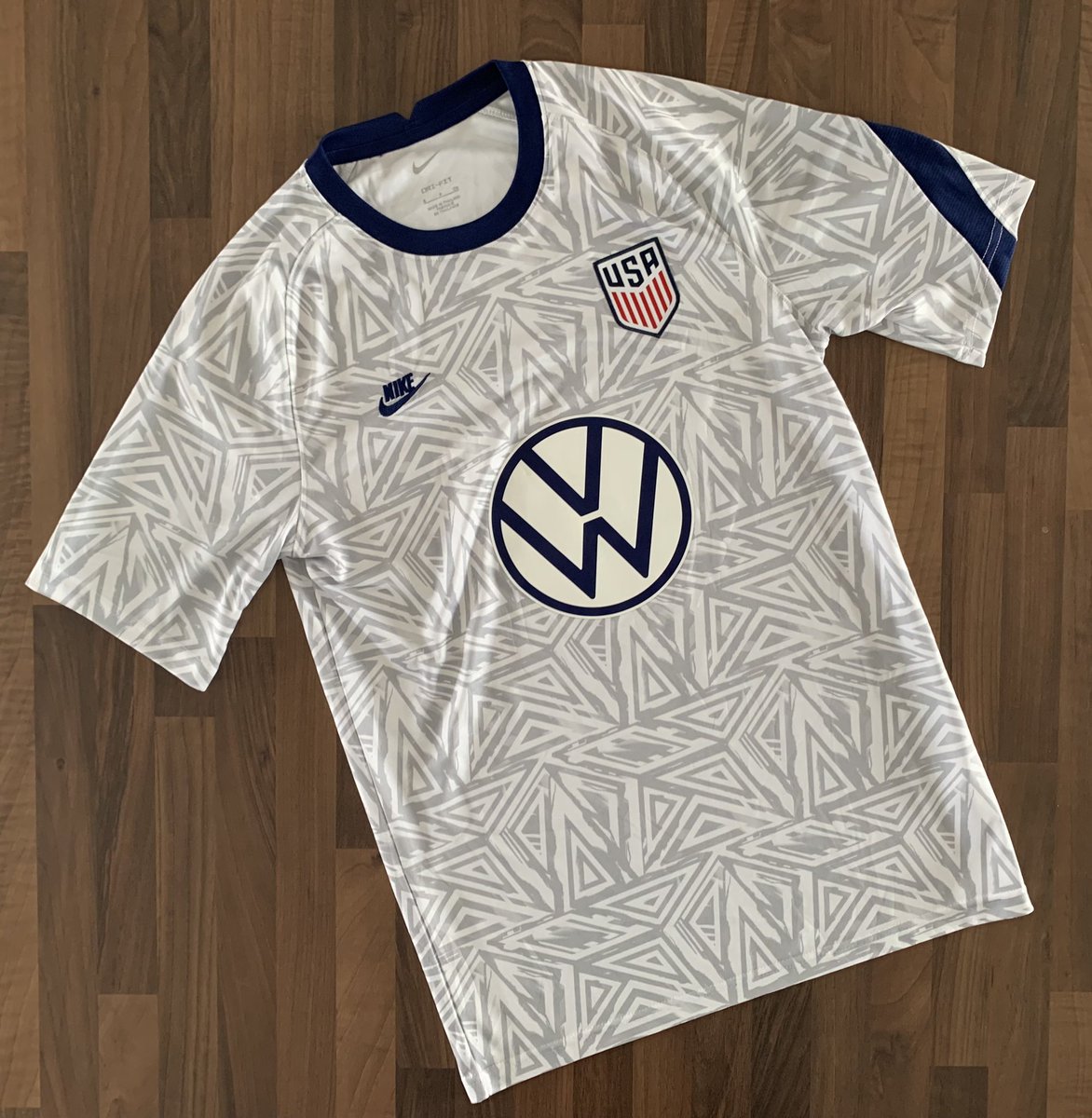 First of four new additions… as @SustainableArch correctly predicted it’s a banging @USMNT 🇺🇸 2021/22 pre match shirt and it’s bloody brilliant!! The USA collection continues to grow 👀👀👀🇺🇸🫡 #USA #USMNT #Nike #America