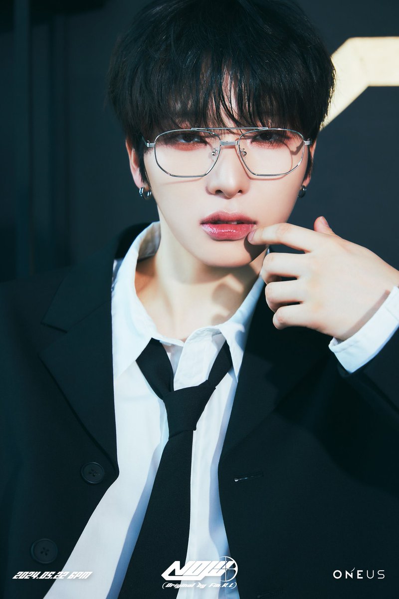 seoham_109's tweet photo. 안경서호너무좋다… https://t.co/EAe7HfKqY4