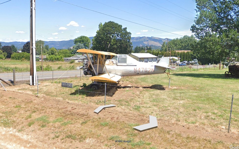 Saw this odd square-winged thing on Google Earth at Hood River Airport, Oregon. Turns out to be a relic that has led an interesting life. It’s a 1942 Boeing N2S-3 Kaydet; N4762N. 1/7 #planespotting #avgeek #aviationdaily #aviationlovers #aviation #milair