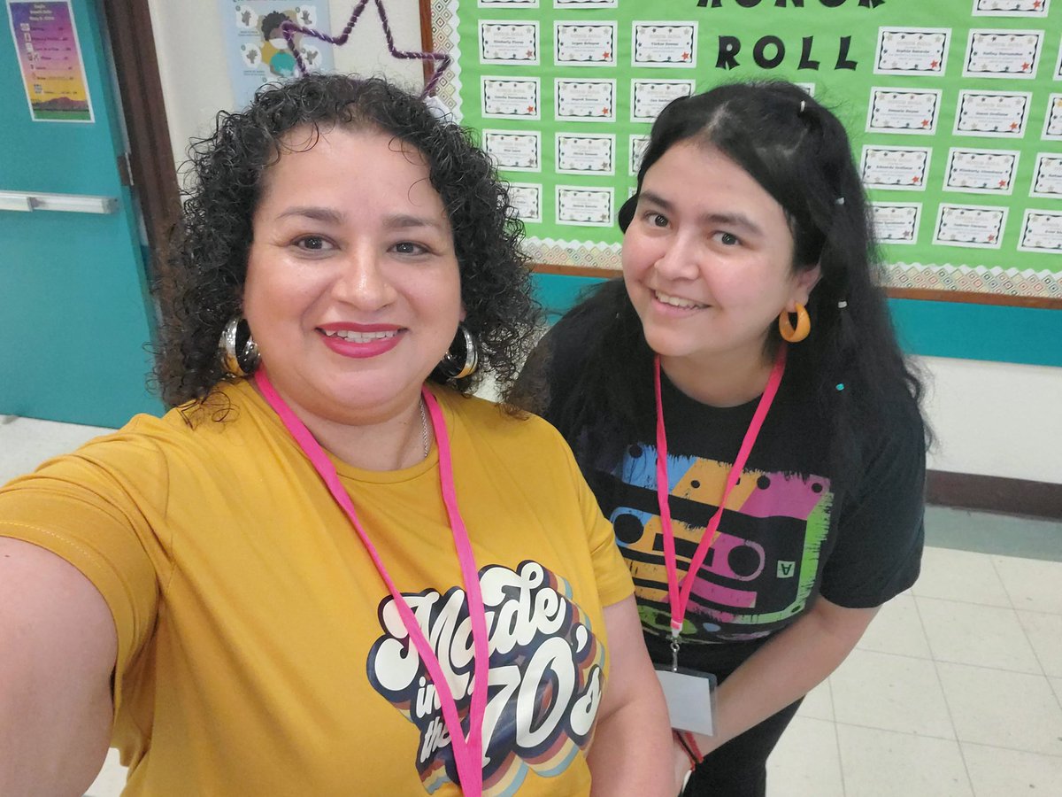 claudiamonica's tweet photo. @HisdOates Teacher Appreciation Week. #OatesChella TBT.
@Neftalyy_ @martinezagueda1
@Sandra_Reyes_A https://t.co/MPpuY5CbAs