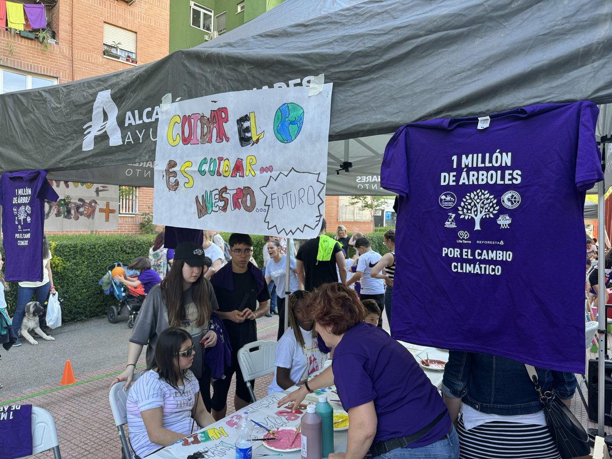 🎉 PARTICIPA | Esta tarde ha tenido lugar la iniciativa “STREET FOR KIDS, Calles Abiertas para la Infancia” en el Distrito II. Nuestros concejales @diana_diaz_pozo, @bimmr90 y @CastillejoCalvo han acompañado a las asociaciones organizadoras. ¡Enhorabuena por la iniciativa! 👏🏻☺️