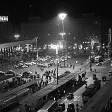 Nel 1960 a Piazza dei Cinquecento, davanti alla stazione Roma Termini viene installato un enorme lampione con una lampada allo xeno, della ditta  Osram, da cui derivava il nome, era una lampada da 2.500.000 lumen e 75kW di potenza, primato mondiale dell’epoca.
#RomaSparita
