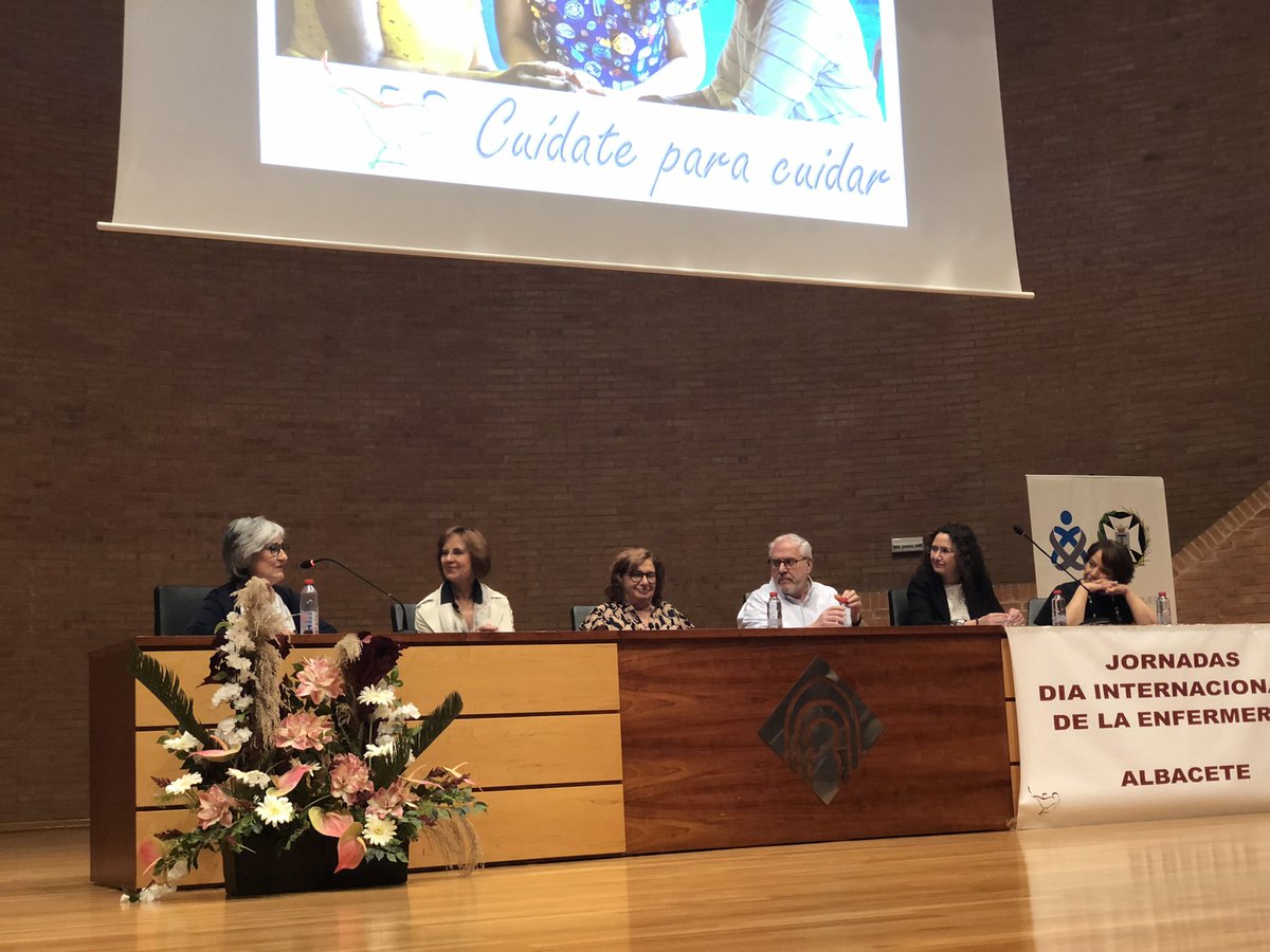 COEAlbacete's tweet photo. 💐 Acto de reconocimiento profesional a Dña. Carmen Vázquez García.

👌🏼 Enfermera estomaterapeuta experta y referente nacional. 

Muy merecido!!
Enhorabuena compañera! 👏🏼👏🏼 https://t.co/tC4W4ifZlK