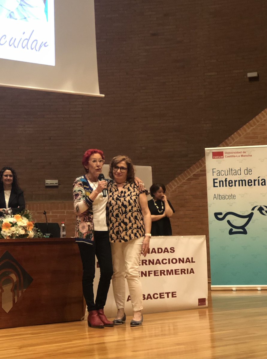 💐 Acto de reconocimiento profesional a Dña. Carmen Vázquez García.

👌🏼 Enfermera estomaterapeuta experta y referente nacional. 

Muy merecido!!
Enhorabuena compañera! 👏🏼👏🏼