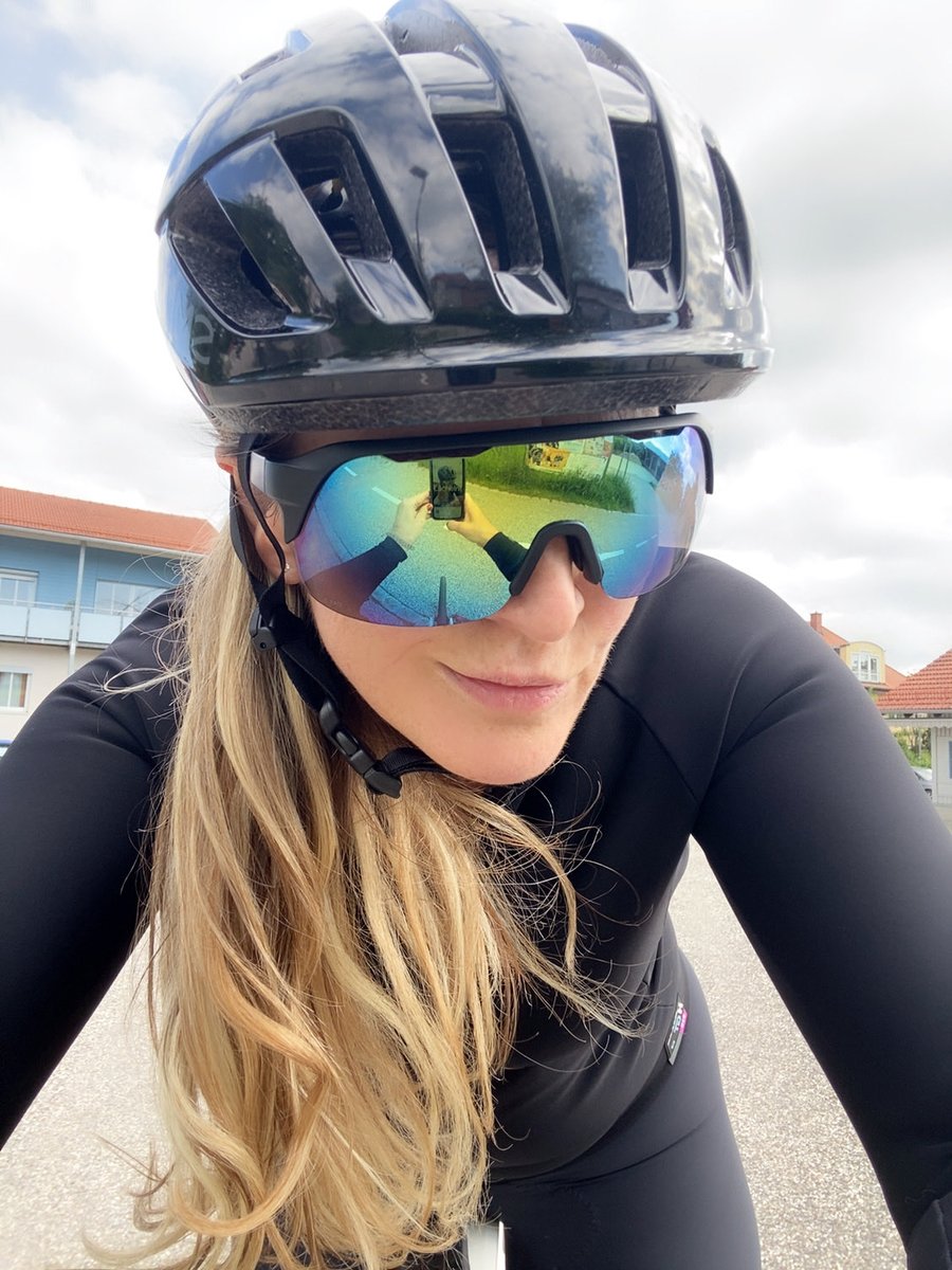 Heute nochmals die Sonne genießen damit ich morgen Dich #Sklave entspannt benutzen kann 

🔜 11.5. Augsburg 

#bdsm #mistress #femdom #serveme #cbt #chasity #sissyplay #roleplay #nylonfetish #leathermistress #domina