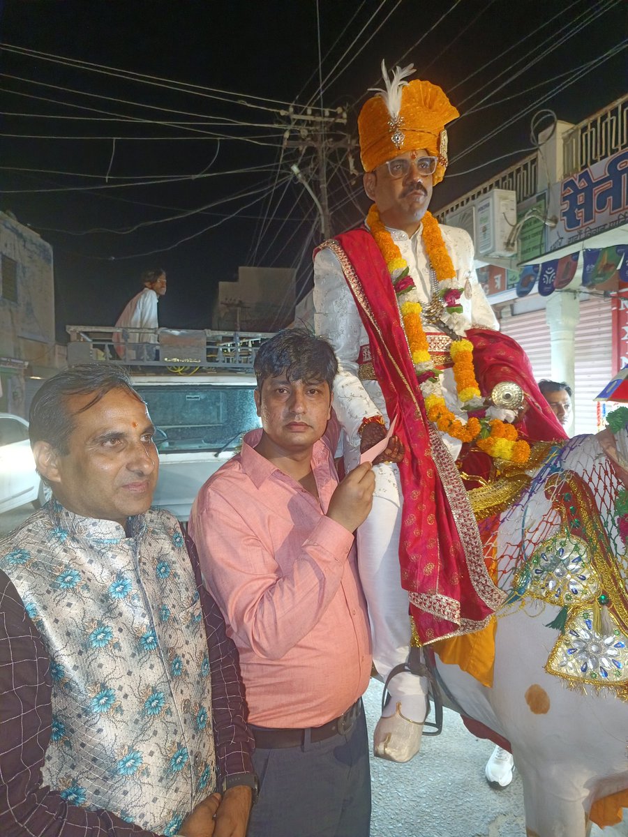 आज नवलगढ़ #बीजेपी पूर्व मंडल अध्यक्ष #मनोज_जी_सोनी के छोटे भाई #अनिल के विवाह  में शामिल होकर खुशियां साझा की एवं शुभकामना प्रेषित की।
@cpjoshiBJP @BhajanlalBjp