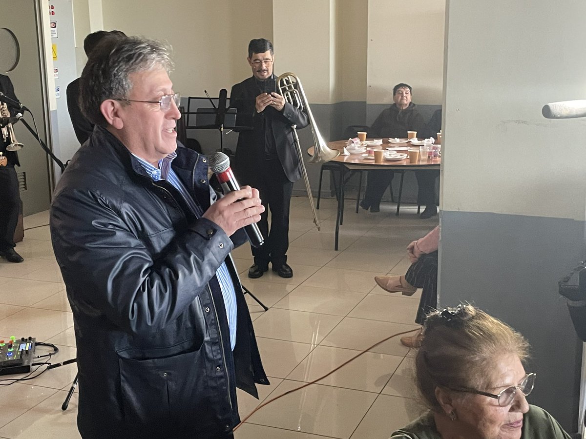 Mirasol_cl's tweet photo. 💞Gran celebración del día de la madre en Arena Puerto Montt, con presencia del Alcalde Gervoy Paredes Rojas, y autoridades comunales, en marco de la gratificación del rol de madre (biológica o no) en su día. https://t.co/p6nIsQPJYD