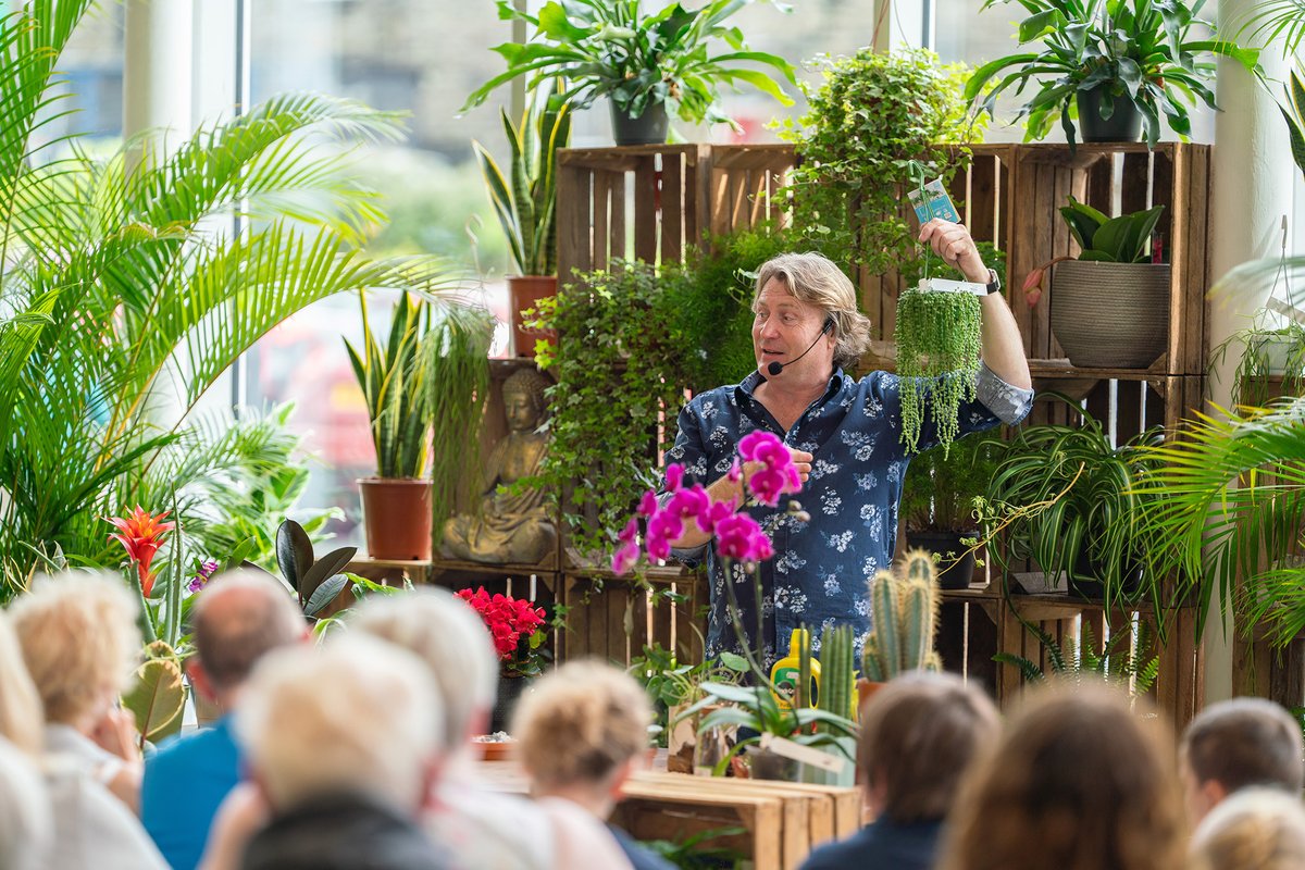 Feeling green thumb envy? It's not every day that gardening TV royalty graces our humble garden centre! A massive thank you to @daviddomoney for enriching our day with an amazing houseplant talk. A special thank you to @love_hartman for organising 💚 #daviddomoney #houseplantlove