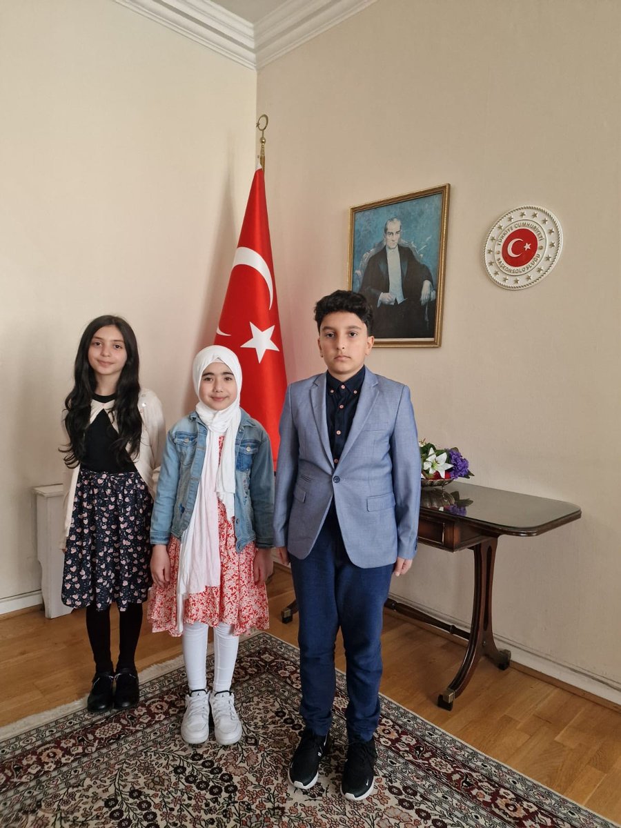 One of our Year 4 pupils (Feyza) was joined by other children at a special meeting with the Turkish Consul General in London, Utku Atahan. They talked about many topics including the experiences of Turkish children living in the UK. #StarCitizens #WeAreStar