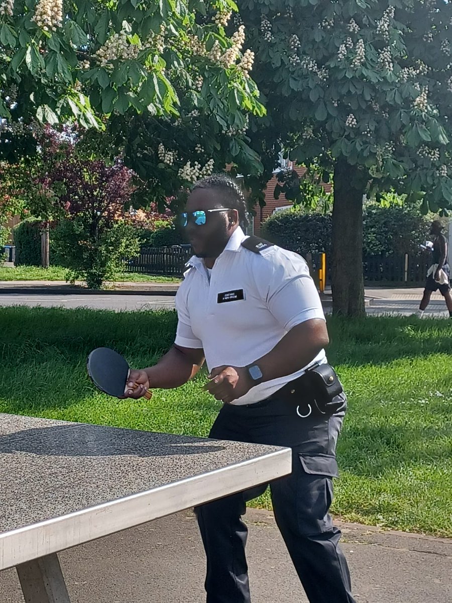 @MPSPollardsHill and @MPSCricketGreen SNT engage with the community on Pollards Hill with some table tennis. #community #Police #engagement