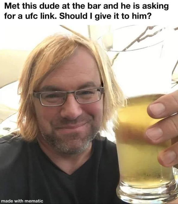 XEVilEddieX's tweet photo. How come Dana White looks like he could easily blend in as 75% of the journalists covering this sport? 😂 #Twinsies #MMA #MMATwitter #UFCStLouis #UFC #TeamMMA4Life #MMAMeme #Bellator #Boxing #BKFC #ESPN #Sports https://t.co/0JXGPccg4u