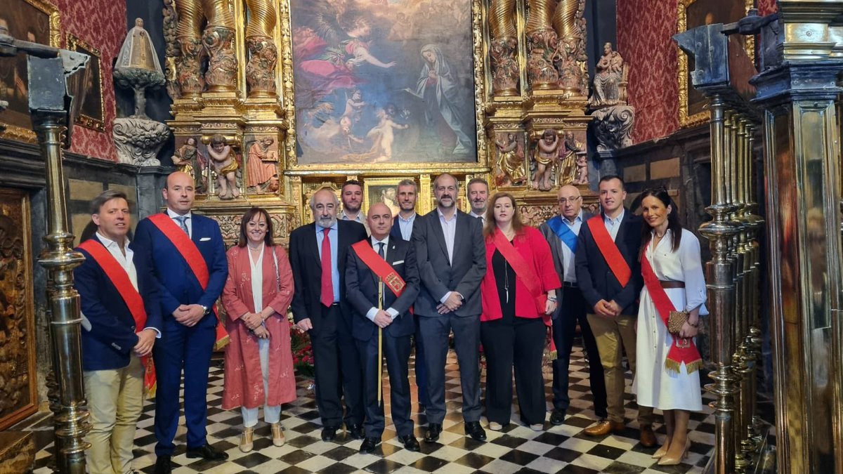 CHAlugarsZGZ's tweet photo. Hoy hemos estado en #Longares celebrando sus fiestas patronales en honor de la Santa Espina con el equipo de gobierno y el alcalde @Miguel__Jaime a la cabeza🙌🏼
¡Gracias por acogernos en un día tan especial!😍 https://t.co/ntCZssun9k